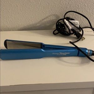 Nano Titanic Flat iron 1.1/4 inch